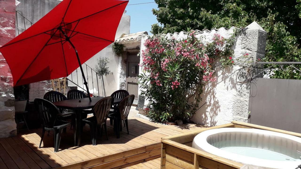 Le Patio Aux Hirondelles Villa Lagorce  Exteriör bild